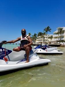 Brandon Leanos - Daddy Aberdeen, United Kingdom